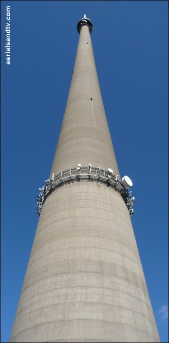 Emley Moor transmitter up close (border) 702H L5 53kB