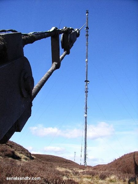 Holme Moss transmitter and stay cable L22 57kB 600pix high