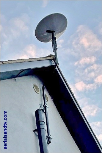 Starlink install on cranked pole painted black 300W L5